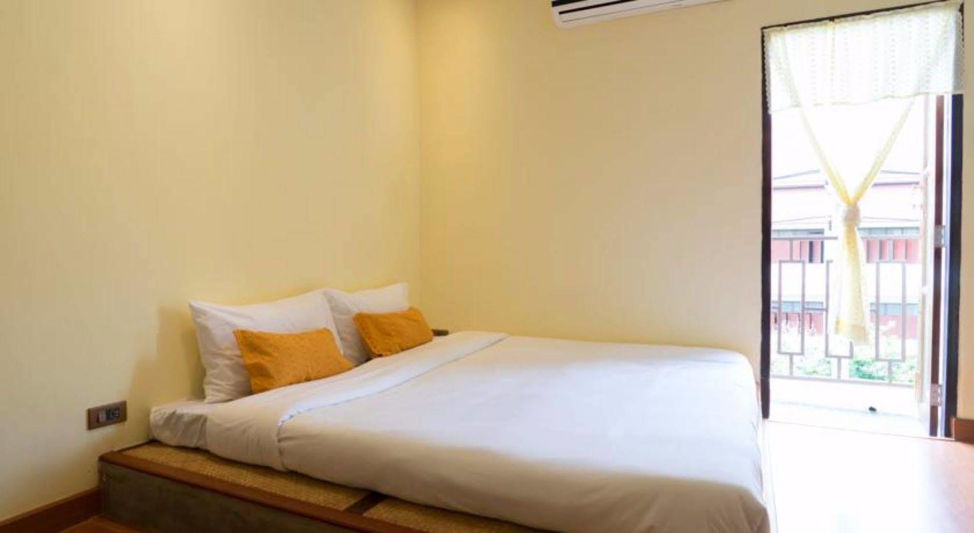 Bed and Breakfast Manon Sleepeatdrink Chiang Mai Exterior foto